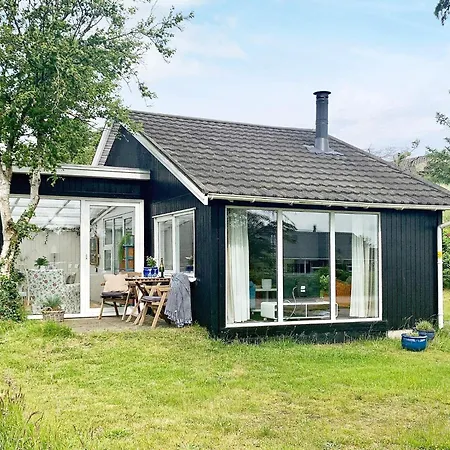 Two-bedroom In 6 Holiday home